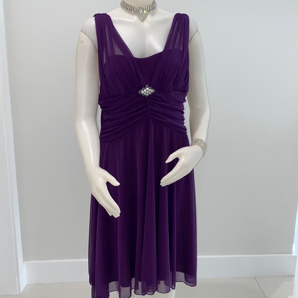 Dress - Picture 1 of 2